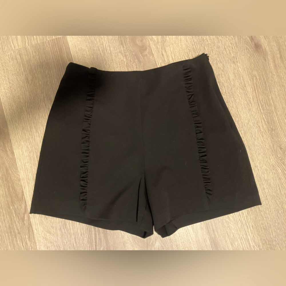 ZARA High Rise Shorts with Ruffles Size XS
